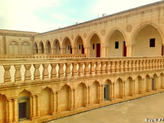 Mardin Midyat Mor Gabriel Manastr ( Deyrul Umur)